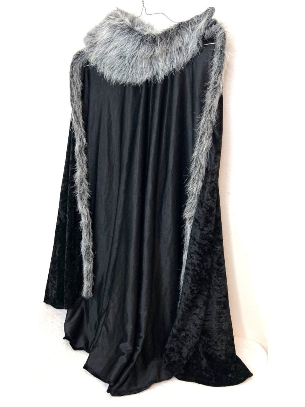 Wishcraft Size 10 Black Cape Faux Grey Fur trim Velvet Halloween Goth VampCore